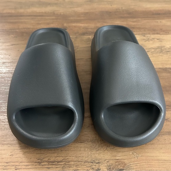 Adidas Yeezy Slides Onxy size 8 - Picture 10 of 13